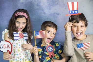 4 Temmuz'u evde kutlayan çocuklar