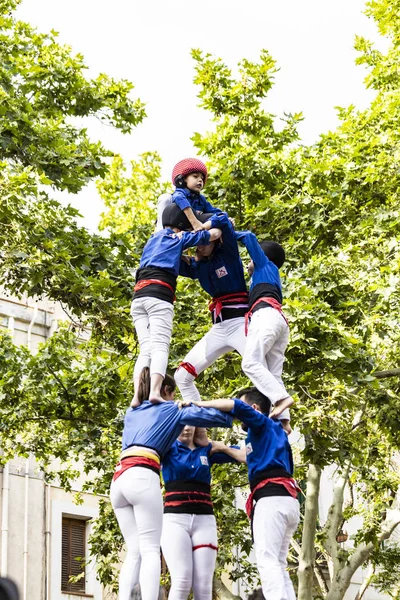 BARCELONA, SPAIN - MAY 11, 2019: Castellers group of people that — Stock Photo, Image