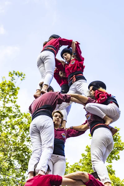 BARCELONA, SPAIN - MAY 11, 2019: Castellers group of people that — Stock Photo, Image