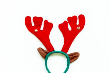 Reindeer boynuzları beyaz izole. Noel konsepti.