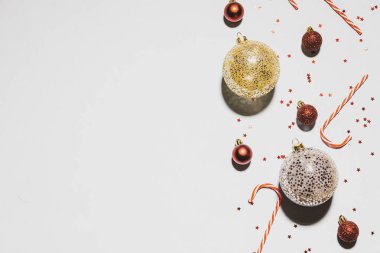 Beyaz izole kopya alanı ile Noel arka plan