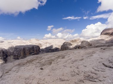 Sella grup masif dağları Sass Pordoi 2952 m, Dolom görünümü