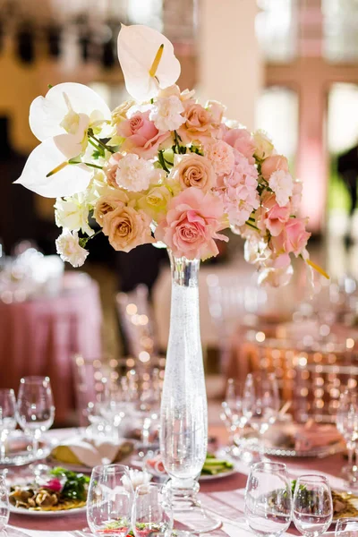 Imagem Local Casamento Lindamente Decorado Decoração Mesa Buquê — Fotografia de Stock