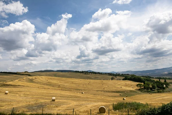 Prachtig Landschap Met Blauwe Lucht Velden Hellingen Zijn Zichtbaar Stockafbeelding