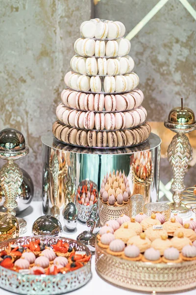 Doces Deliciosos Buffet Doces Candy Bar Cerimônia Casamento Com Monte — Fotografia de Stock
