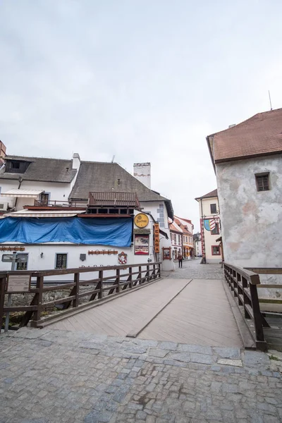 Cesky Krumlov, Çek Cumhuriyeti - 15 Nisan 2017: Cesky Krumlov, Çek Cumhuriyeti Güney Bohemya bölgesinin şehirde binada görünümünü.