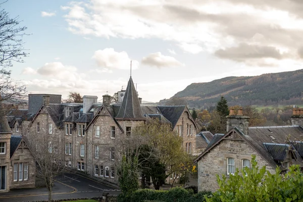 Birleşik Krallık'taki nehir Tummel yatan Pitlochry, burgh İskoçya, Perthshire county otelleri