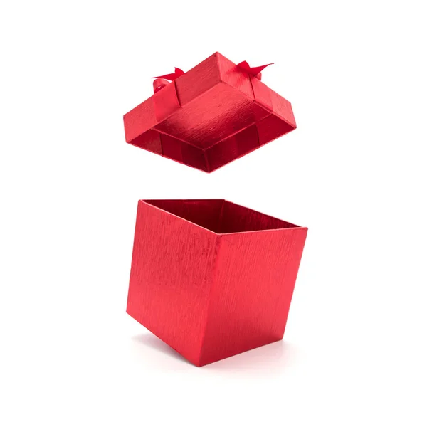 Открытая красная подарочная коробка с бантом . — стоковое фото