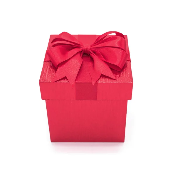 Kırmızı hediye kutu kırmızı kurdele ile. — Stok fotoğraf