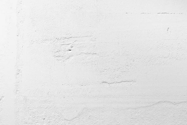 多孔材料的白色壁 光不平的表面 小孔和裂缝 旧白色混凝土墙体的背景纹理 — 图库照片