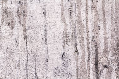 Beton doku arka plan siyah, gri ve beyaz renklerde arka plan için. Yontma ve çentikli çimento ve beton duvarla. Görünür lekeler ve kirli yüzey. Birçok boş ve pürüzlülük.