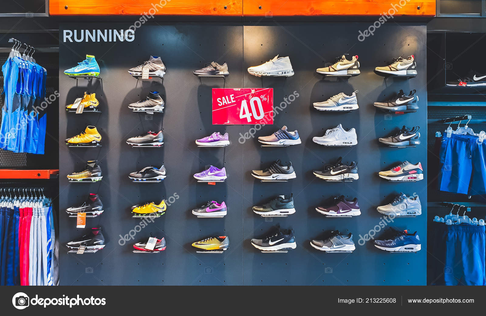 Bangkok Thailand Sep 2018 Nike Running Shoes Sports Clothing Promotion –  Stock Editorial Photo © beer5020.gmail.com #213225608