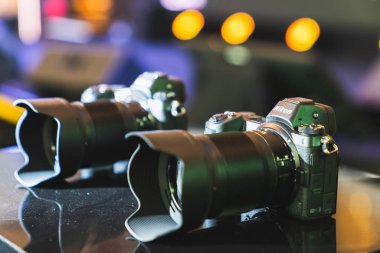 Bangkok, Tayland - 21 Eylül, 2018: Yeni Nikon Z7 ve Z6 full frame aynasızlar dijital kamera, görüntü vitrin genel duyuru denize indirmek olay