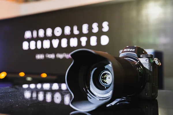 2018年9月21日 新尼康 Mirrorless 数码相机 展示展示舞台上的公开公告发布事件 — 图库照片