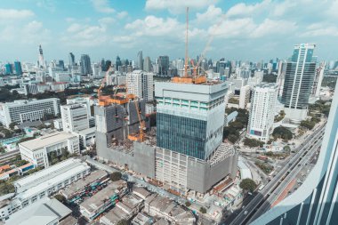 Bangkok, Tayland - Eylül 6, 2018: Ofis Binası, alışveriş merkezi veya topluluk Alışveriş Merkezi proje Bangkok, Tayland, inşaat alanında. Güneşli hava üstten görünüm cityscape.