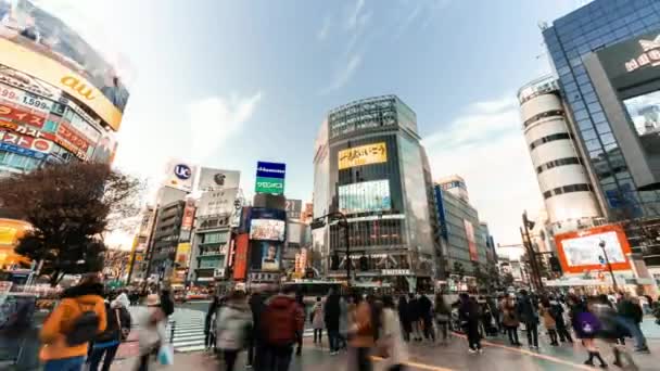 Uhd 渋谷交差点のタイムラプス交差点で人と車の交通輸送の混雑します 東京観光名所ランドマーク 日本観光 アジアの交通機関 またはアジアの都市生活の概念 — ストック動画