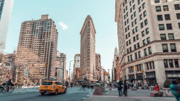 Uhd Time Lapse Van Het Autoverkeer Mensen Die Flatiron Building — Stockvideo