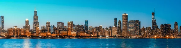 Prachtige Stadsgezicht Panoramisch Uitzicht Gebouwen Chicago Downtown District Bij Twilight — Stockfoto