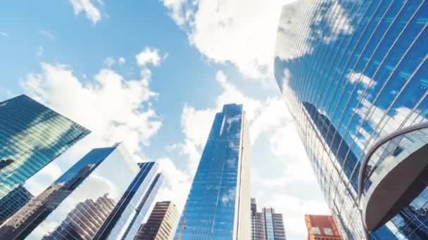 Uhd Time Lapse Van Gebouwen Het Zakendistrict Snel Bewegende Cloud — Stockvideo