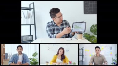 Asyalı genç iş adamlarından oluşan bir grup, çevrimiçi video konferans görüşmesinde ofis arkadaşları, kolaj ekranında uzaktan ekip toplantısı. Yeni normal sosyal mesafeli yaşam tarzı, ev kavramından çalışma