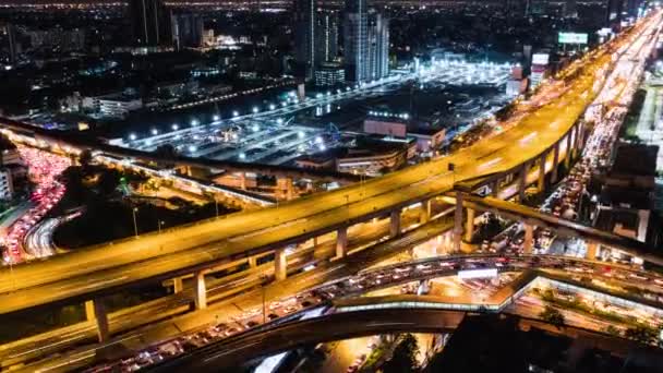 Otobanda Kavşakta Gökyüzü Tren Yolunda Gece Inşaat Alanının Altında Araba — Stok video