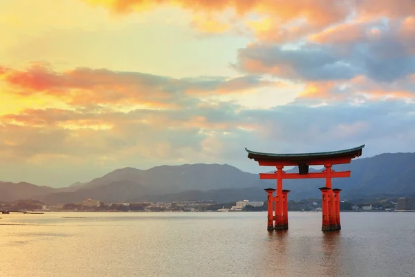 Великий Плавучий Ворота Torii Острові Іцукусіма Поблизу Імперський Сад Гарний — стокове фото