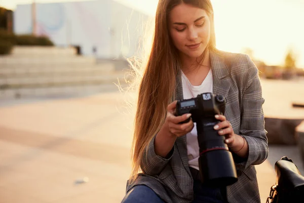 Photographer Girl Sit Rock Look Her Camera — Stock Photo, Image