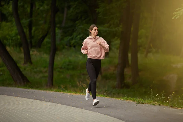 Fit Jolie Fille Courir Sur Parc — Photo