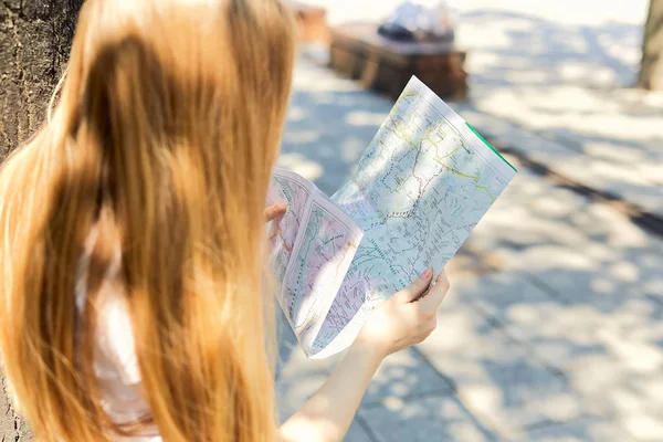 Girl Map Standing Street — Stock Photo, Image