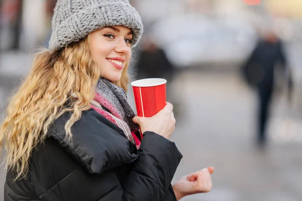 Woman Drink Her Hot Coffee While Walking Street Portrait Stylish — Stock Photo, Image