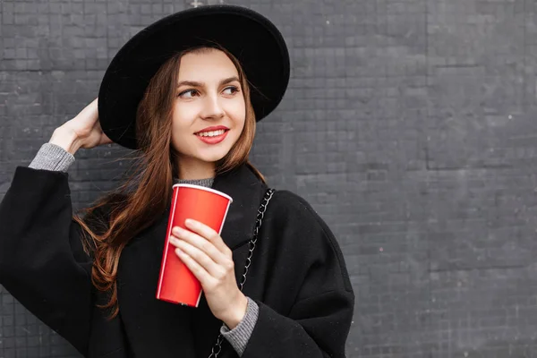 Young Fashion Woman Hold Her Hot Cup Coffee Stand Wall — Stock Photo, Image