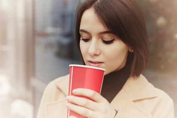 Woman Drink Her Hot Coffee While Walking Street Portrait Stylish — Stock Photo, Image