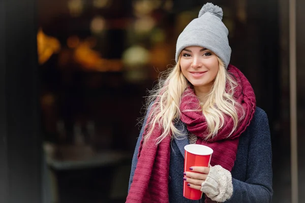 Close Portrait Young Blonde Woman Drinking Coffe Enjoying Morning Street — Stock Photo, Image