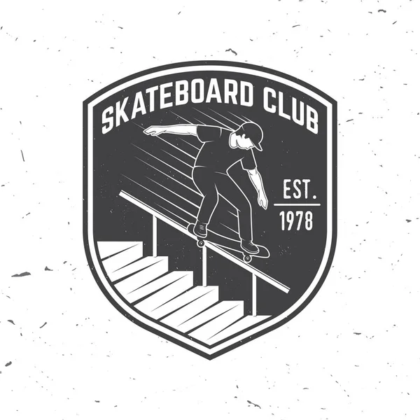 Insignia del club de skate. Ilustración vectorial . — Vector de stock