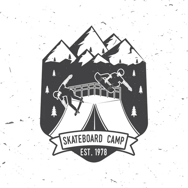 Insignia del club de skate. Ilustración vectorial . — Vector de stock