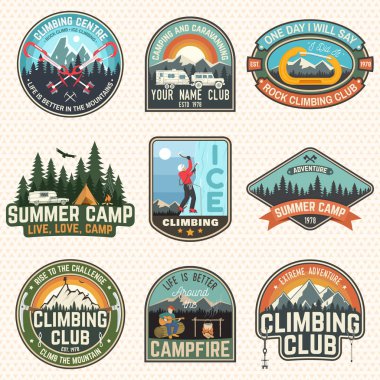Kaya tırmanışı kulübü ve yaz kampı rozetleri. Vektör.