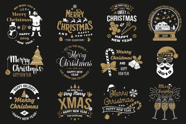 Набор счастливого Рождества и счастливого Нового года штамп, набор наклеек со снежинками, висит рождественский бал, шапка Санты, конфеты. — стоковый вектор