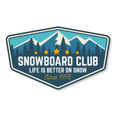 Snowboard Club yama. Vektör çizim. Kavram forması, yazdırma, damga veya tee. Orman ve dağ silueti ile tasarlayın. Aşırı kış spor.