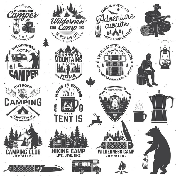 Campamento salvaje. Sé salvaje y libre. Vector. Concepto para insignia, camisa o logotipo, impresión, sello, parche. Diseño tipográfico vintage con remolque, tienda, fogata, oso, navaja y silueta forestal — Vector de stock