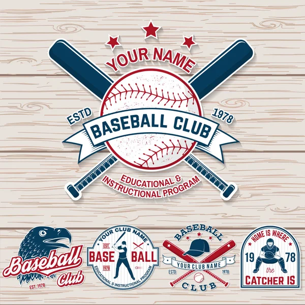 野球またはソフトボール クラブのバッジのセットです。ベクトル。シャツやロゴ、プリント、パッチ、スタンプのコンセプトです。ヴィンテージは、タイポグラフィ デザイン野球のバットとボールと野球のシルエットのボールを打つ打者. — ストックベクタ