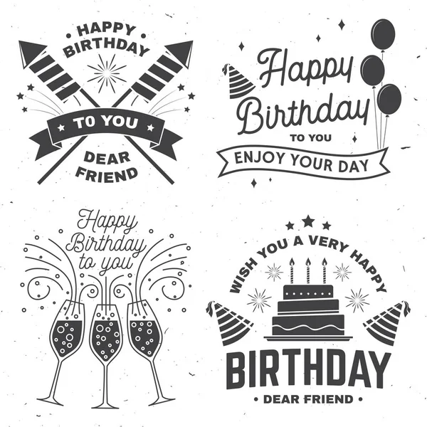 Set von Happy Birthday Vorlagen für Overlay, Abzeichen, Karte mit Luftballons, Geschenken, Sektgläsern und Geburtstagstorte mit Kerzen. Vektor. Vintage Design für Geburtstagsfeier — Stockvektor