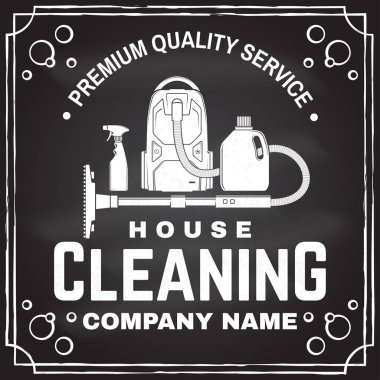 Temizlik şirket rozet, amblem. Vektör çizim. Gömlek, damga veya tee için kavram. Temizleme aletleri vintage tipografi tasarımı. Temizlik hizmeti işareti şirket için iş ilgili