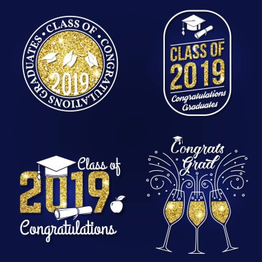 2019 rozet vektör sınıf. Gömlek, baskı, mühür, yer paylaşımı veya damga, tebrik, davetiye için kavram. Mezuniyet kap, diploma, elma ve metin ile tasarlayın