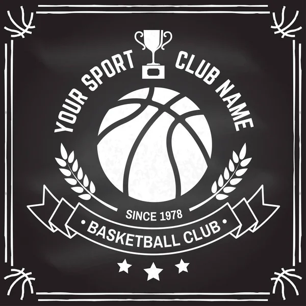 Basketballsportabzeichen. Vektorillustration. Konzept für Hemd, Stempel oder Tee. Vintage-Typografie-Design mit Pokal und Basketballsilhouette. — Stockvektor