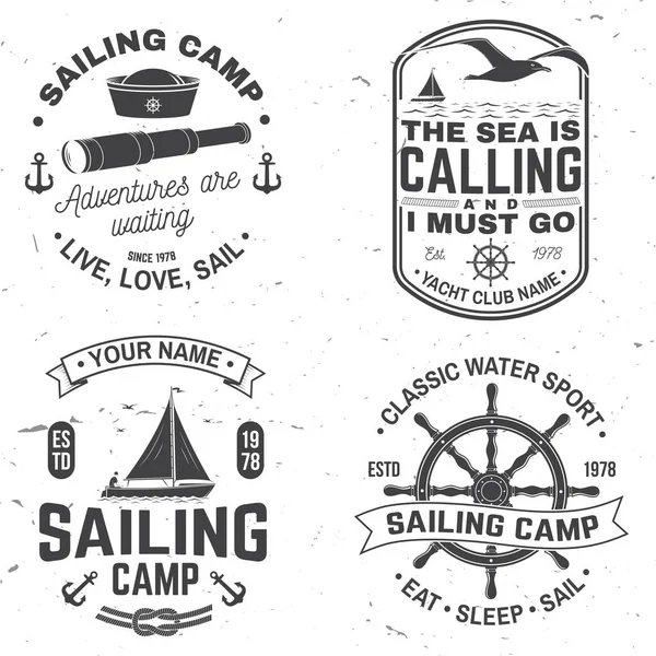 Set de insignia de campamento de vela de verano. Vector. Concepto para camisa, estampado o camiseta. Diseño tipográfico vintage con anclas de mar negro y silueta de nudo de cuerda. Mejor actividad deportiva — Archivo Imágenes Vectoriales