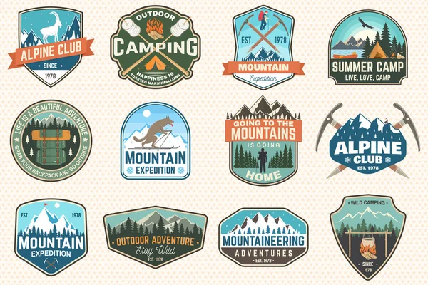 산악 탐험 및 여름 캠프 패치 세트입니다. 셔츠 또는 인쇄, 스탬프, 배지에 대한 벡터 개념입니다. 숲 캠프, 산 탐험 빈티지 타이포그래피 디자인. 아웃도어 어드벤처 엠블럼 — 스톡 벡터