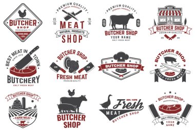 Kasap rozeti ya da etiketli inek, sığır eti, tavuk. Vektör. İnek ve tavuk siluetiyle klasik tipografi logosu tasarımı. Kasaplık, market, restoran işi..