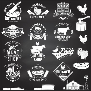 Kasap rozeti ya da etiketli inek, sığır eti, tavuk. Vektör. İnek ve tavuk siluetiyle klasik tipografi logosu tasarımı. Kasaplık, market, restoran işi..