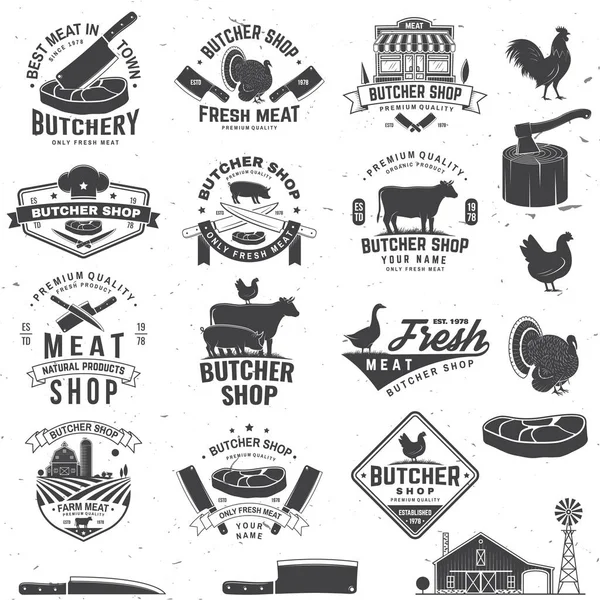 Conjunto de insignia de carnicería o etiqueta con vaca, ternera, pollo. Vector. Diseño de logotipo de tipografía vintage con silueta de vaca y pollo. Carnicería carnicería, mercado, negocio de restaurantes . — Archivo Imágenes Vectoriales