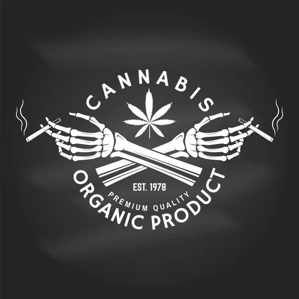 Medicinsk cannabis badge, etiket med skelet hånd, rygning marihuana Vector. Vintage typografi logo design med cannabis, skelet hånd silhuet For ukrudt butik, cannabis, marihuana levering service – Stock-vektor